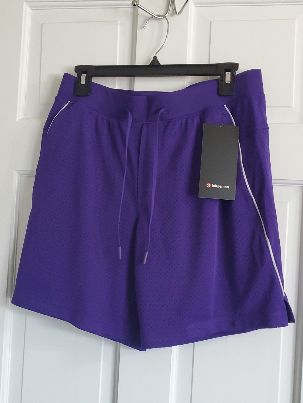 NWT lululemon Double Layered Mesh Mens  Sz L Shorts College Purple